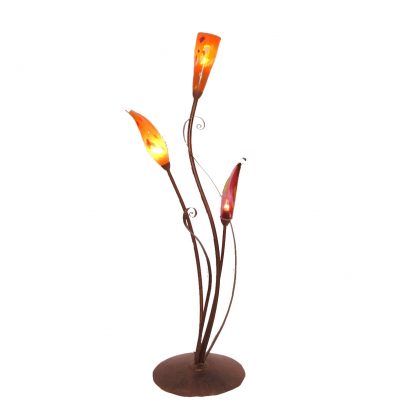 Lámpara de pié con 3 tulipas en forma de llamas y antorcha. Tonos de fuego Dimensiones: 1,90 m.