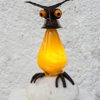 Lámparas sobre mesa. Vidrio soplado y hierro