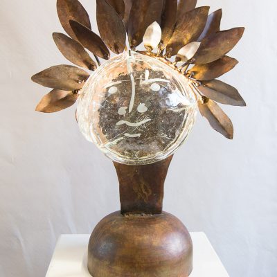 Lámparas sobre mesa. Vidrio soplado y hierro