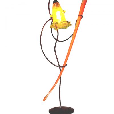 Lámpara de sobremesa. Hierro y vidrio soplado.