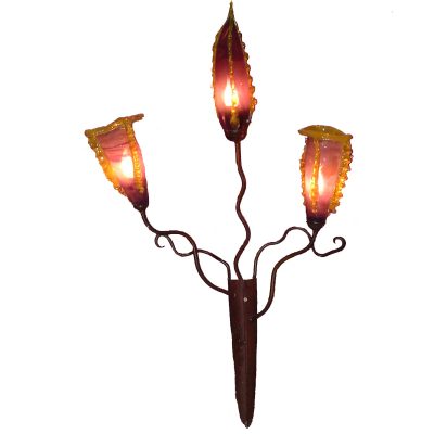 Lámpara de pared. 3 candelabros en tonos rojizos