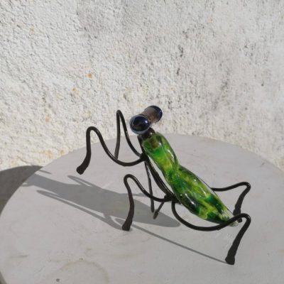 Mantis de hierro y vidrio